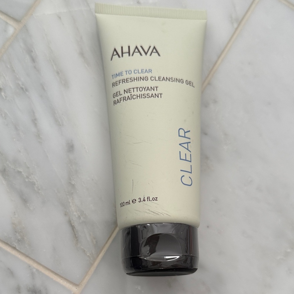 AHAVA Refreshing Cleansing Gel - White and Black